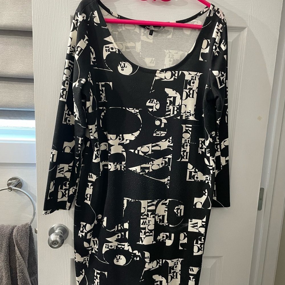 Graphic soft long sleeve eye catching dress!